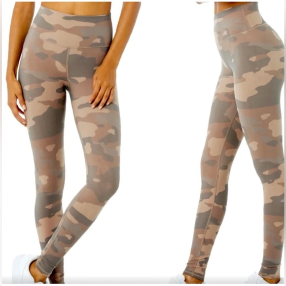 Alo Yoga "Vapor" performance leggings in camouflage-print with a matte finish. - Picture 3 of 3